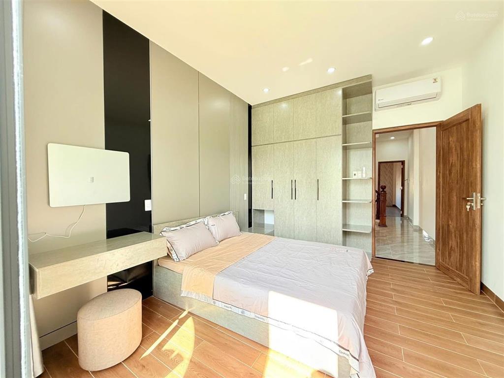 Nhỉnh 9 tỷ quá rẻ  nhà xây mới gần ngã tư trương định bạch mai  5 tầng thang máy  full nội thất