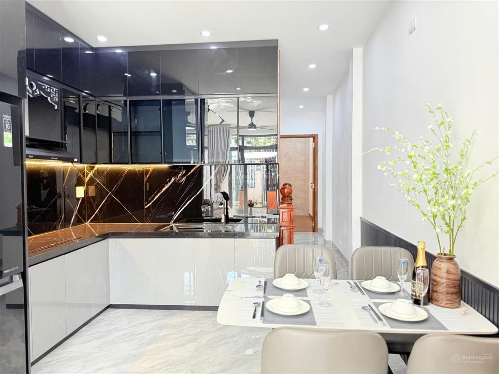 Nhỉnh 9 tỷ quá rẻ  nhà xây mới gần ngã tư trương định bạch mai  5 tầng thang máy  full nội thất