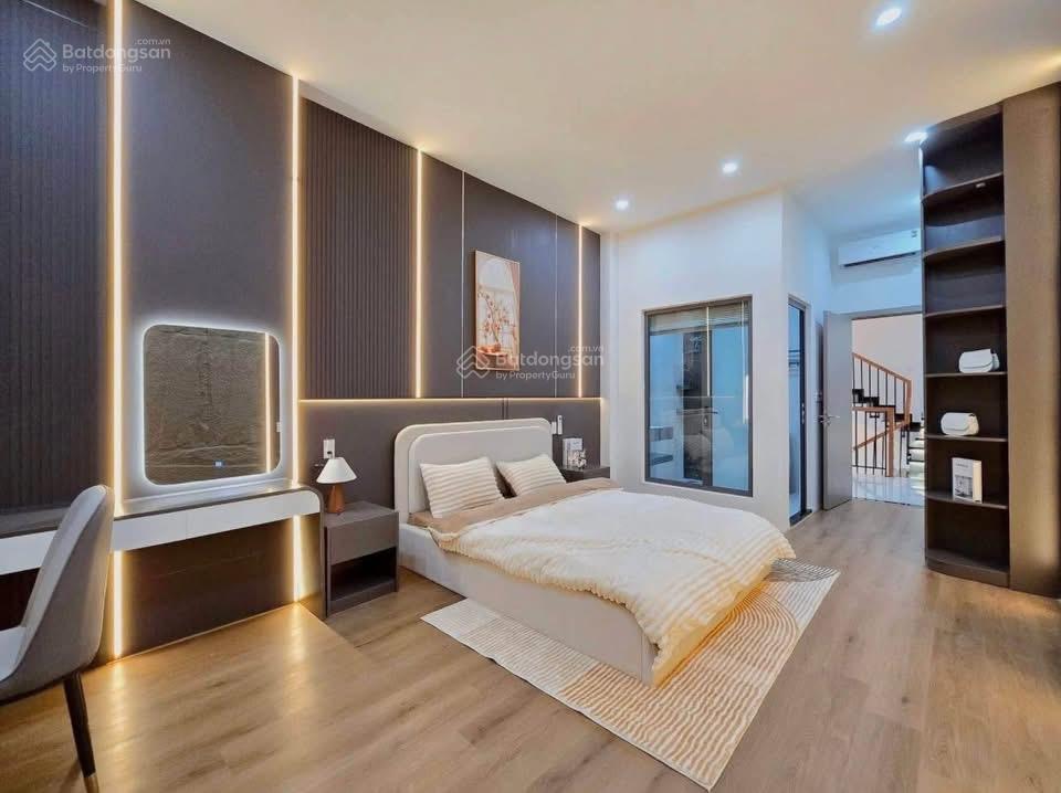 Ô tô đỗ cổng phố dương văn bé, nhà xây mới 45m x 5 tầng thang máy, giá 14,2tỷ có tl