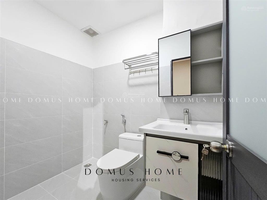 Căn hộ tách bếp ban công full nội thất gần chợ bến thành metro bên thành bùi viện cầu ông lãnh