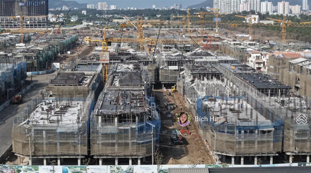 Mua vàng thì lỗ  mua thổ thì lời. để tiền đâu cho hiệu quả ???