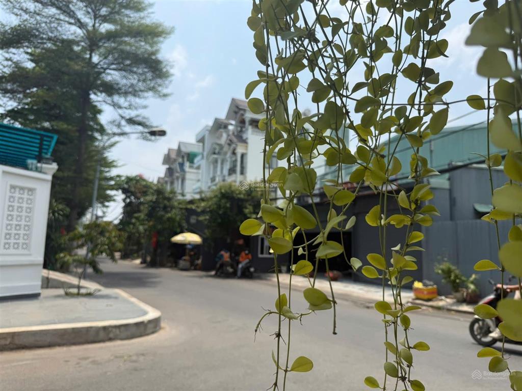 Ngộp giảm 2 tỷ bán gấp nhà vạn phúc  104m2  3 tầng hxh  chỉ 8.1tỷ