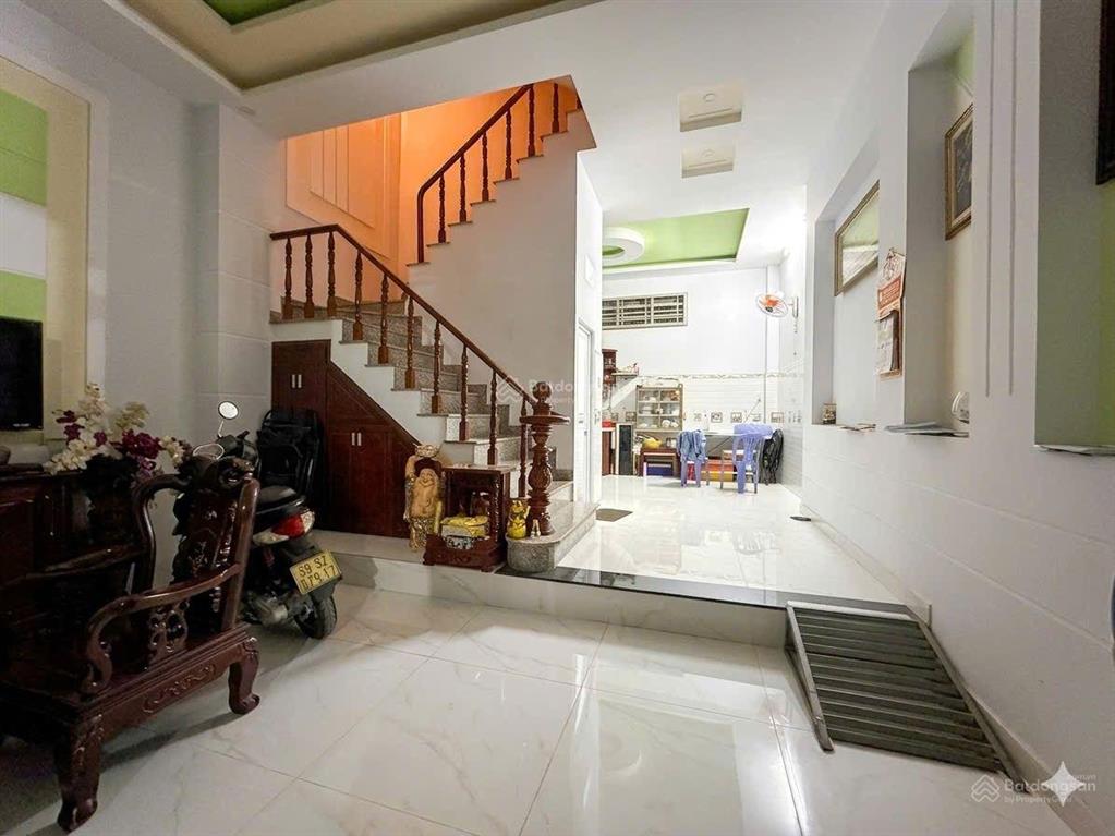 Chủ gấp bán về quê  khu đồng bộ siêu đẹp  4 tầng  gần quốc lộ 13  kdt vạn phúc  chỉ hơn 6 tỷ