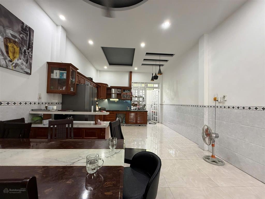 Ngôp bank giảm gần 2 tỷ  hxh đỗ cửa  104m  đối diện vạn phúc  3 tầng  nhỉnh 7.99 tỷ.