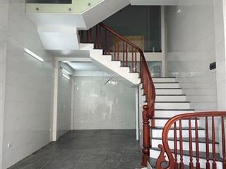Bán nhà trung tâm huyện hoài đức  diện tích 40 m 5 tầng  mặt ngõ kinh doanh  ô tô tránh