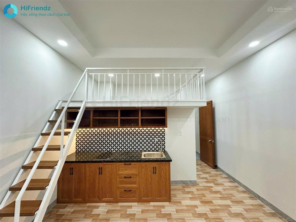 Duplex ban công siêu rộng ngay gần ngã 4 thủ đức, cao đẳng công thương, chỉ tính điện nước