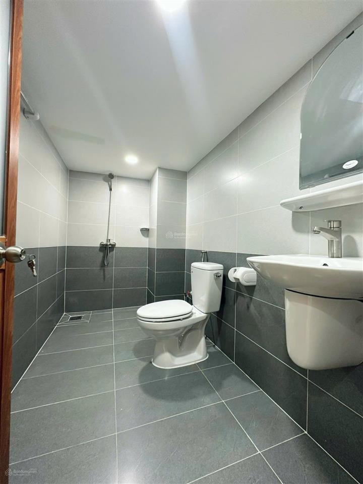 Duplex ban công siêu rộng ngay gần ngã 4 thủ đức, cao đẳng công thương, chỉ tính điện nước