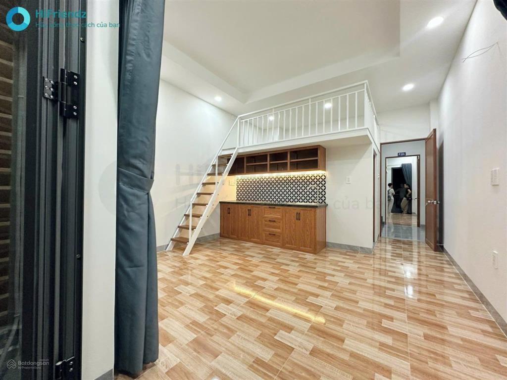 Duplex ban công siêu rộng ngay gần ngã 4 thủ đức, cao đẳng công thương, chỉ tính điện nước