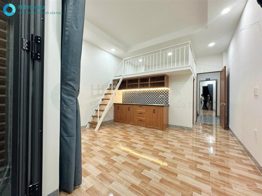 Duplex ban công siêu rộng ngay gần ngã 4 thủ đức, cao đẳng công thương, chỉ tính điện nước