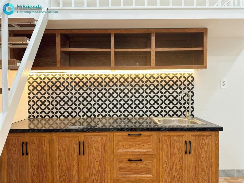 Duplex ban công siêu rộng ngay gần ngã 4 thủ đức, cao đẳng công thương, chỉ tính điện nước