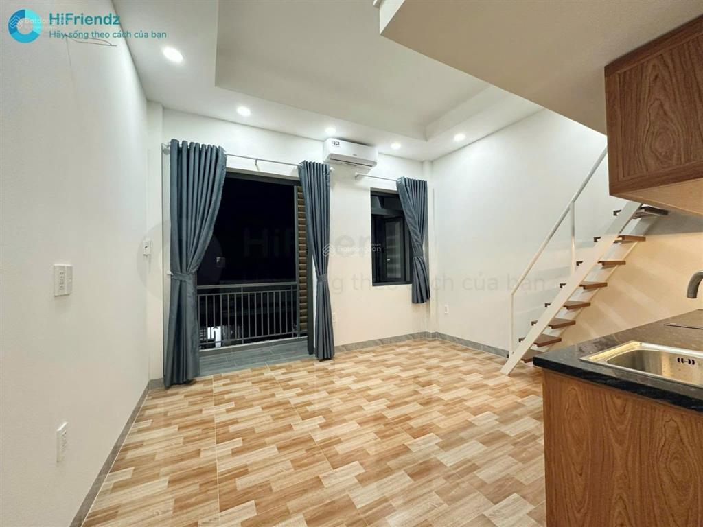 Duplex ban công siêu rộng ngay gần ngã 4 thủ đức, cao đẳng công thương, chỉ tính điện nước