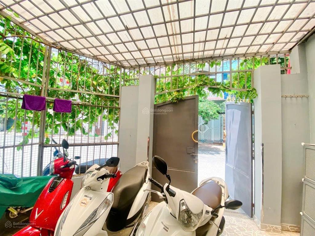 Bán nhà lô góc 2 mặt tiền hẻm 10m hoàng hoa thám, tân bình gần nhà ga t3 9 tỷ
chính chủ cần bán gấp