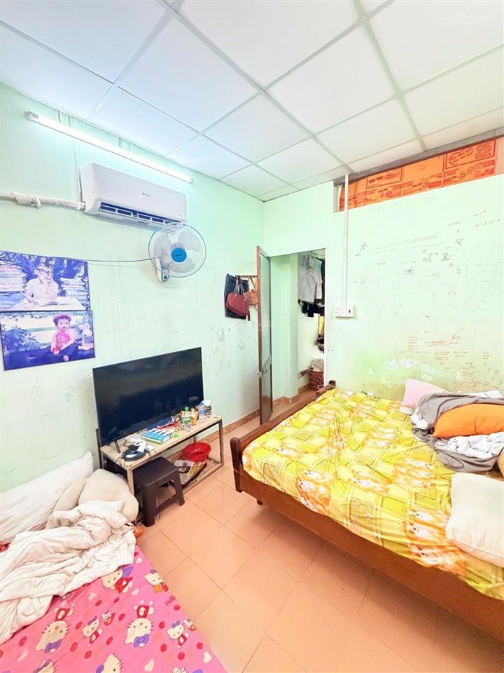 Nhà lô góc tân bình sát e.town cộng hòa giá mới 5,3 tỷ.
cần bán nhà lô góc đường tân hải, p13