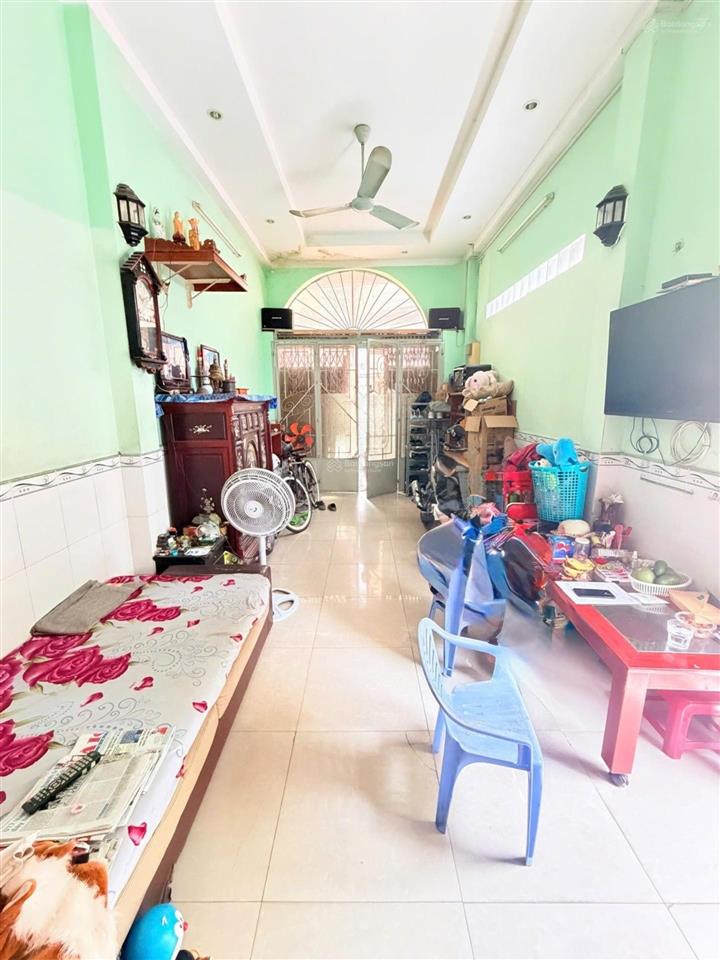 Nhà lô góc tân bình sát e.town cộng hòa giá mới 5,3 tỷ.
cần bán nhà lô góc đường tân hải, p13