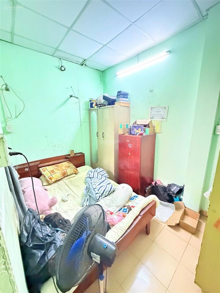 Nhà lô góc tân bình sát e.town cộng hòa giá mới 5,3 tỷ.
cần bán nhà lô góc đường tân hải, p13