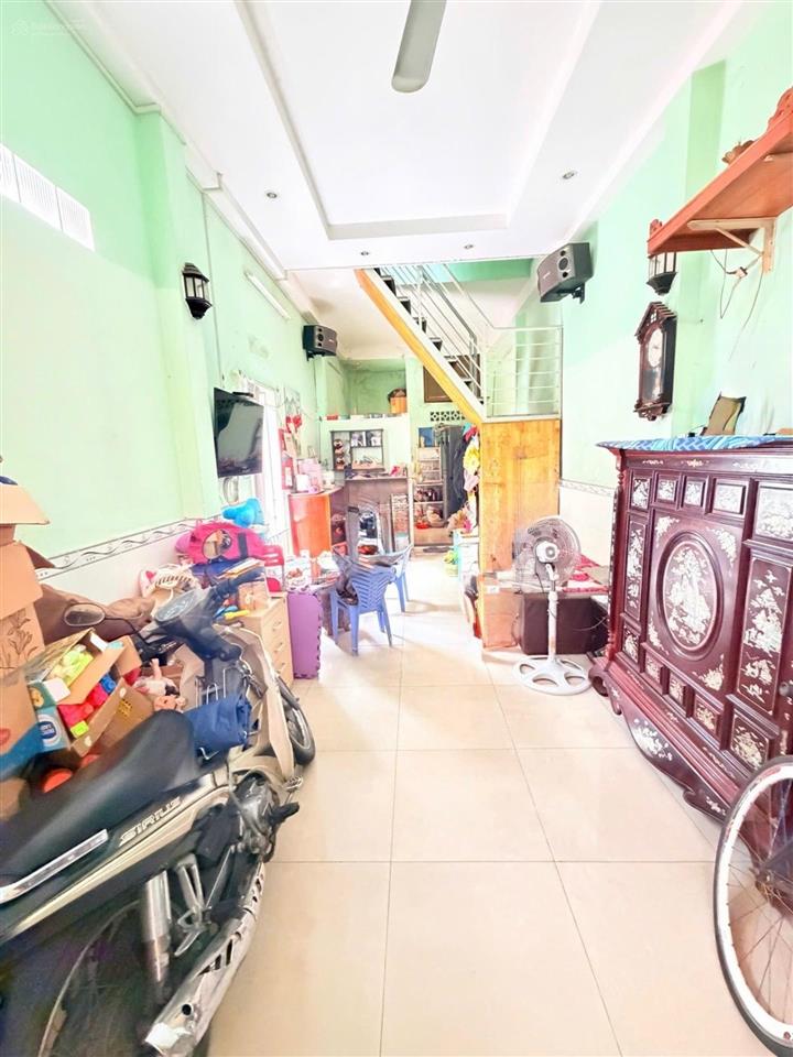 Nhà lô góc tân bình sát e.town cộng hòa giá mới 5,3 tỷ.
cần bán nhà lô góc đường tân hải, p13