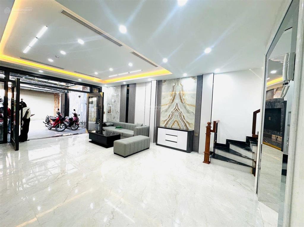 Siêu phẩm bồ đề ngọc lâm cực hiếm ô tô 7 chỗ 7 tầng thang máy  mặt tiền khủng chỉ nhỉnh 18 tỷ