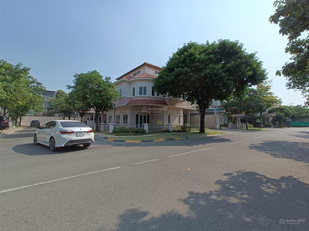 Bán căn góc villa đẹp hai mặt tiền đường trục chính tại the oasis kdc việt sing, thuận an