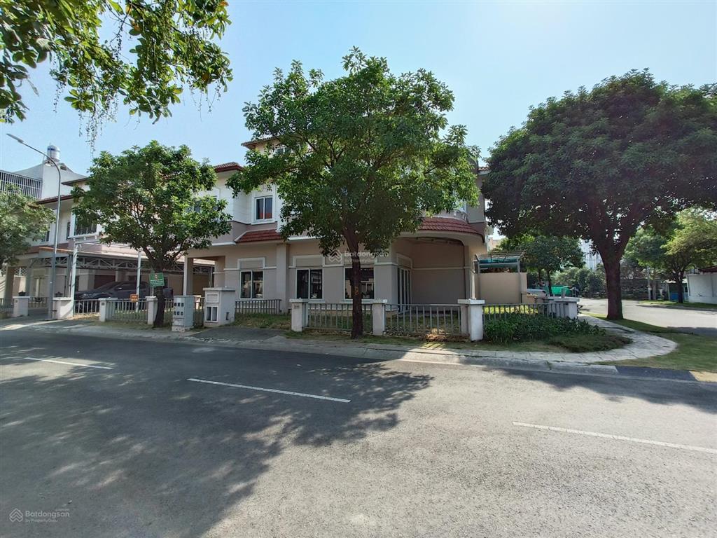 Bán căn góc villa đẹp hai mặt tiền đường trục chính tại the oasis kdc việt sing, thuận an