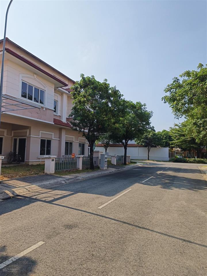 Bán căn góc villa đẹp hai mặt tiền đường trục chính tại the oasis kdc việt sing, thuận an