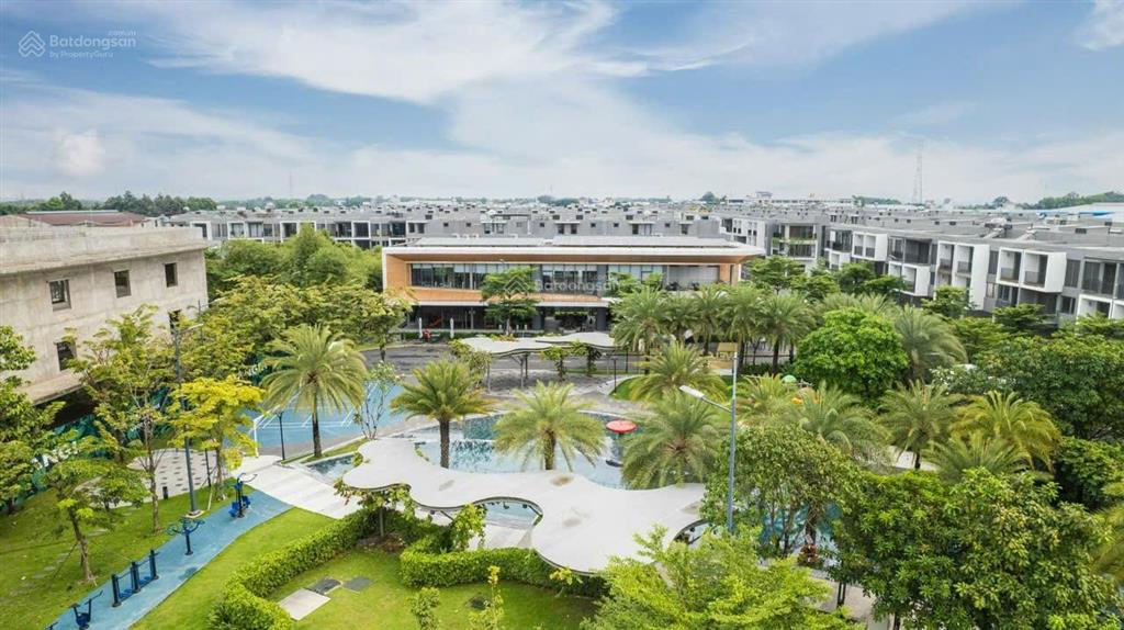 Bán căn nhà phố ô số 6 trục chính view hồ bơi resort khu an ninh the standard an gia