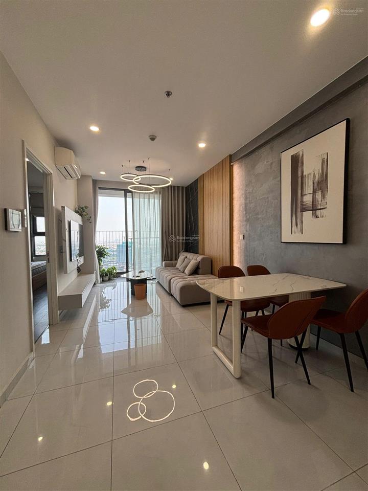 Cho thuê tầng 35 đẹp view sài gòn tại căn hộ cao cấp the emerald golf view lê phong.  0909 901 ***