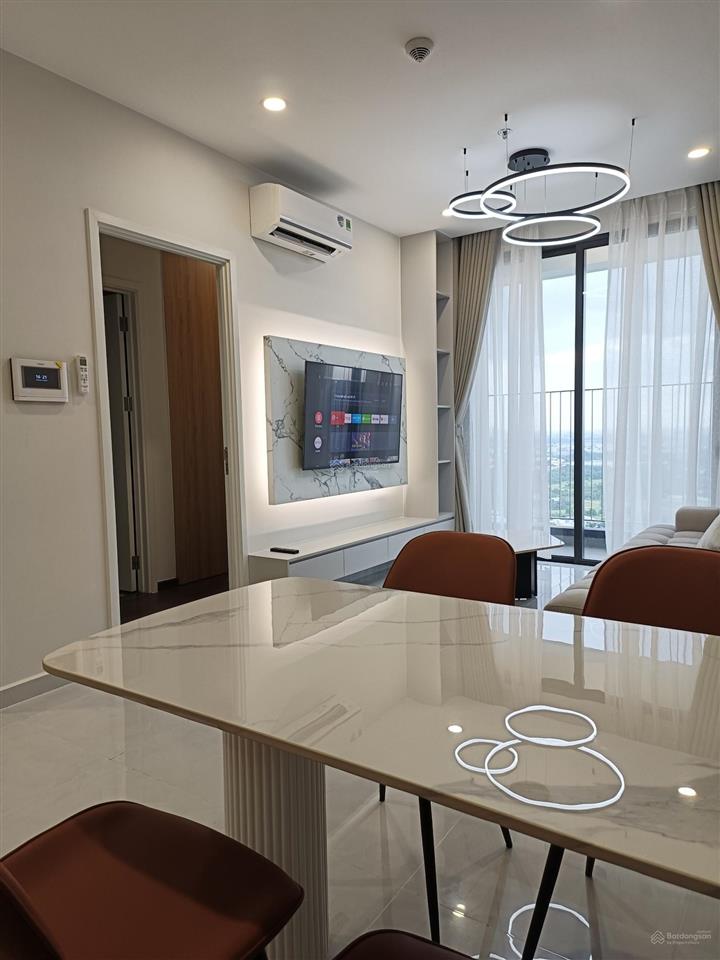 Cho thuê tầng 35 đẹp view sài gòn tại căn hộ cao cấp the emerald golf view lê phong.  0909 901 ***