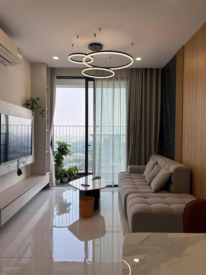 Cho thuê tầng 35 đẹp view sài gòn tại căn hộ cao cấp the emerald golf view lê phong.  0909 901 ***
