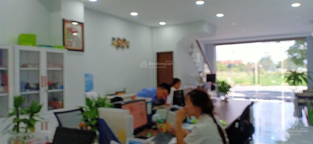 Cho thuê nhà phố newland oasis đường na7 tiện vừa ở vừa làm văn phòng công ty.  0909 901 ***
