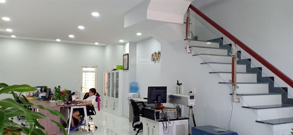Cho thuê nhà phố newland oasis đường na7 tiện vừa ở vừa làm văn phòng công ty.  0909 901 ***