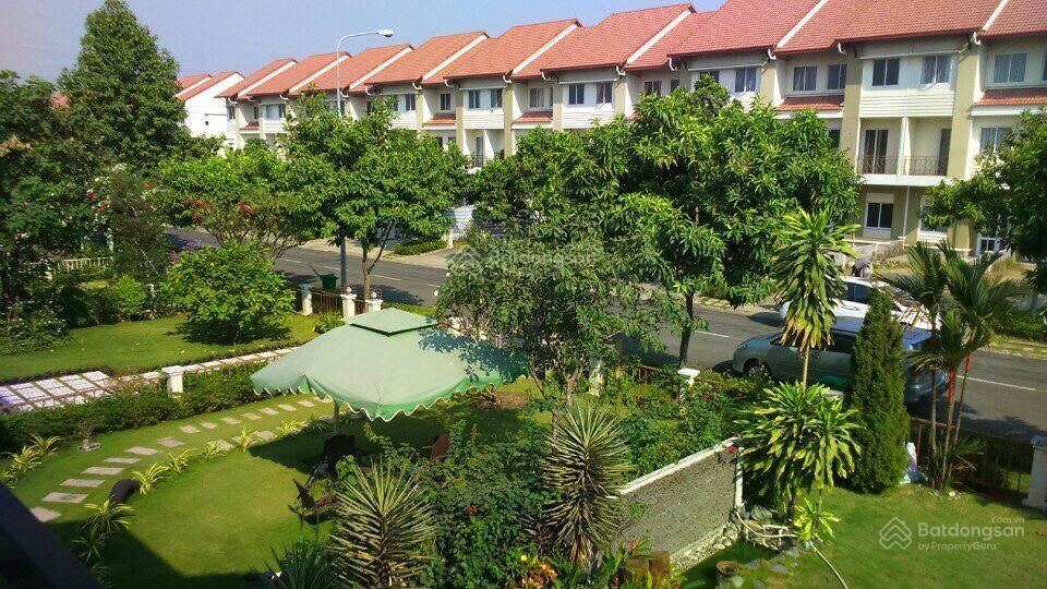 Bán căn nhà 300m² villa đẹp tại khu biệt thự chuyên gia the oasis kdc việt sing.  0909 901 ***