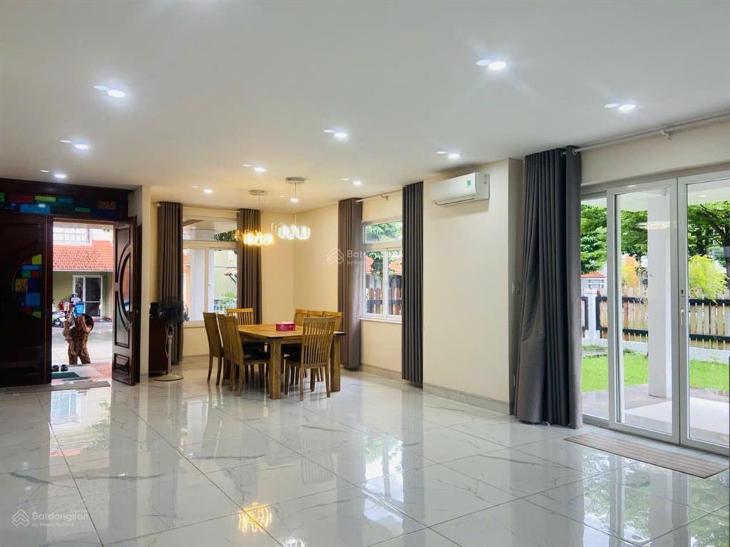 Bán căn biệt thự đơn lập đặc biệt tại the oasis cạnh công viên đang cho thuê 45 triệu/tháng