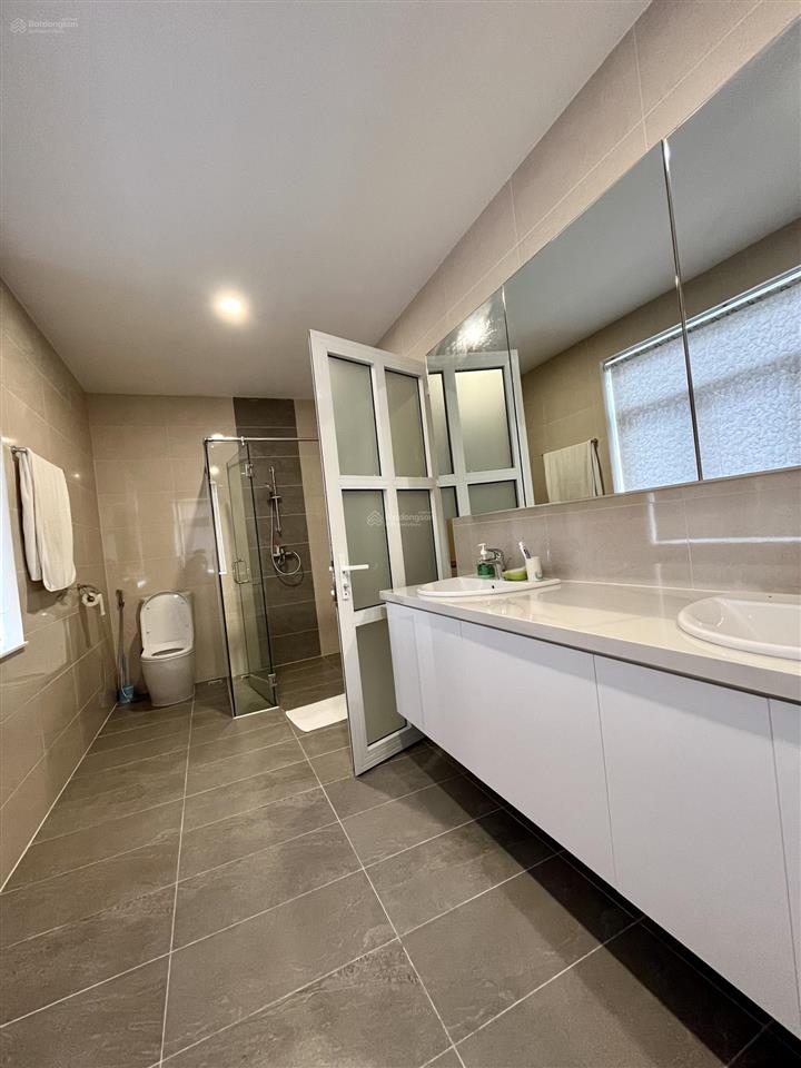 Bán căn biệt thự đơn lập đặc biệt tại the oasis cạnh công viên đang cho thuê 45 triệu/tháng