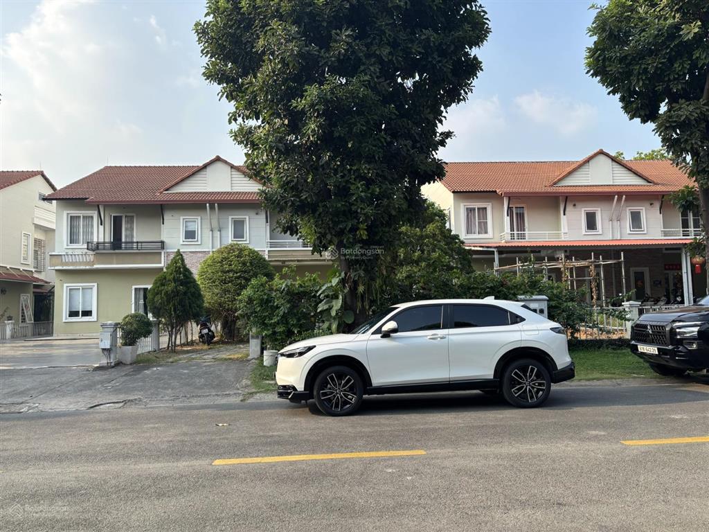 Bán villa 300m2 tại the oasis 2 đang cho thuê 30 triệu kdc việt sing cạnh aeon mall tp. hcm
