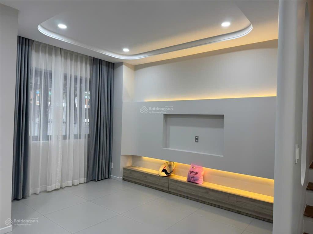 Cho thuê căn nhà liền kế phố sang trọng, sang trọng tại khu sun casa central vsip 2, tp. hcm mới