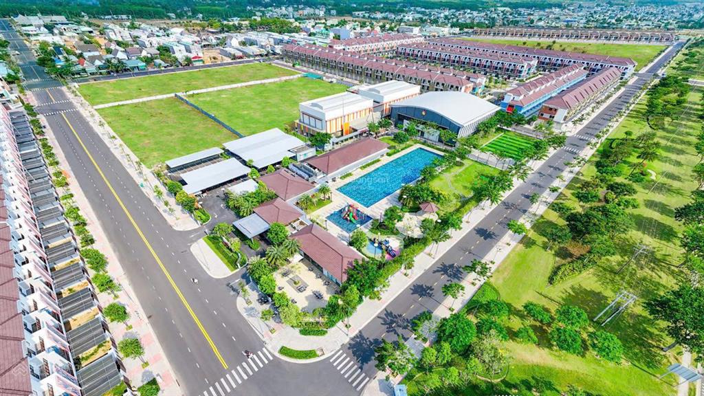 Cho thuê căn nhà liền kế phố sang trọng, sang trọng tại khu sun casa central vsip 2, tp. hcm mới