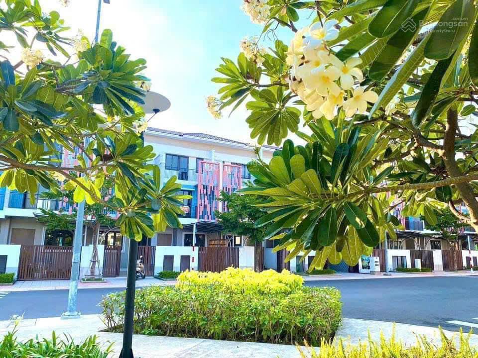 Cho thuê căn nhà liền kế phố sang trọng, sang trọng tại khu sun casa central vsip 2, tp. hcm mới