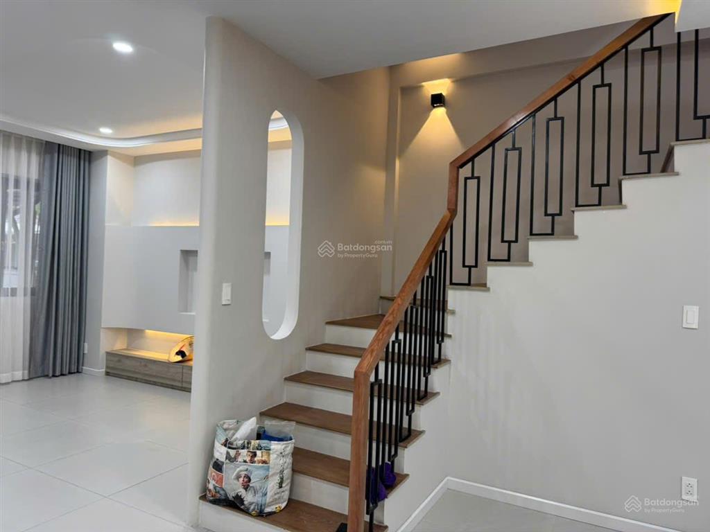 Cho thuê căn nhà liền kế phố sang trọng, sang trọng tại khu sun casa central vsip 2, tp. hcm mới
