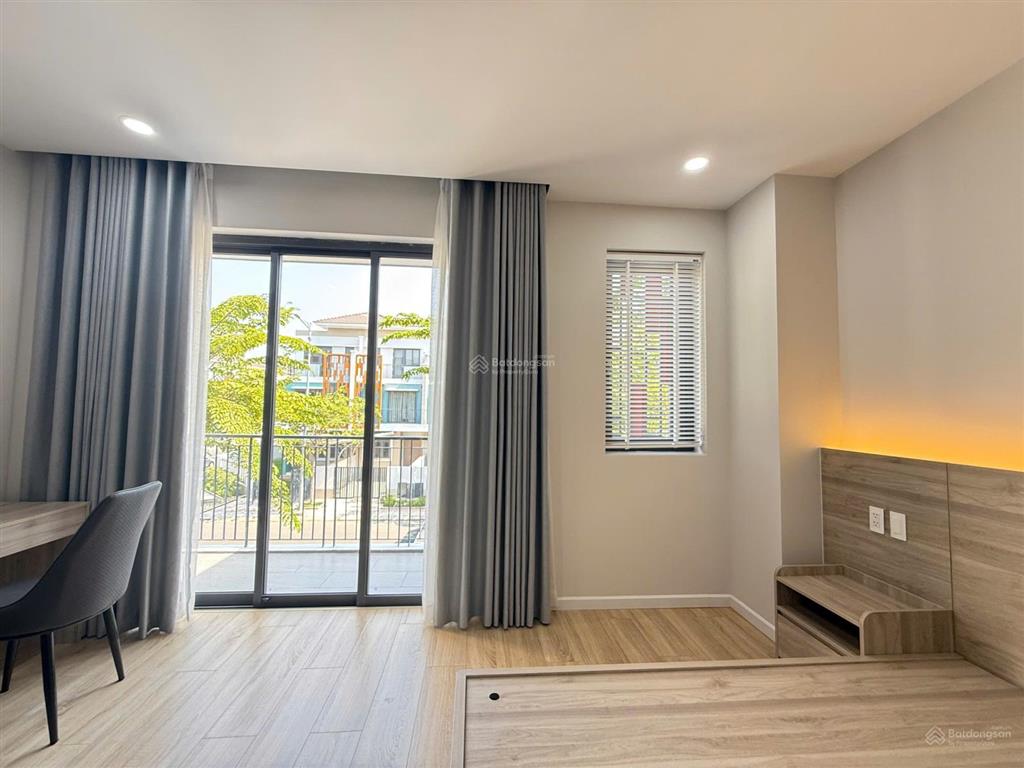 Cho thuê căn nhà liền kế phố sang trọng, sang trọng tại khu sun casa central vsip 2, tp. hcm mới