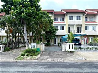 Bán căn nhà đẹp biệt thự liền kề vườn hướng nam tại the oasis kdc việt sing.  0909 901 ***