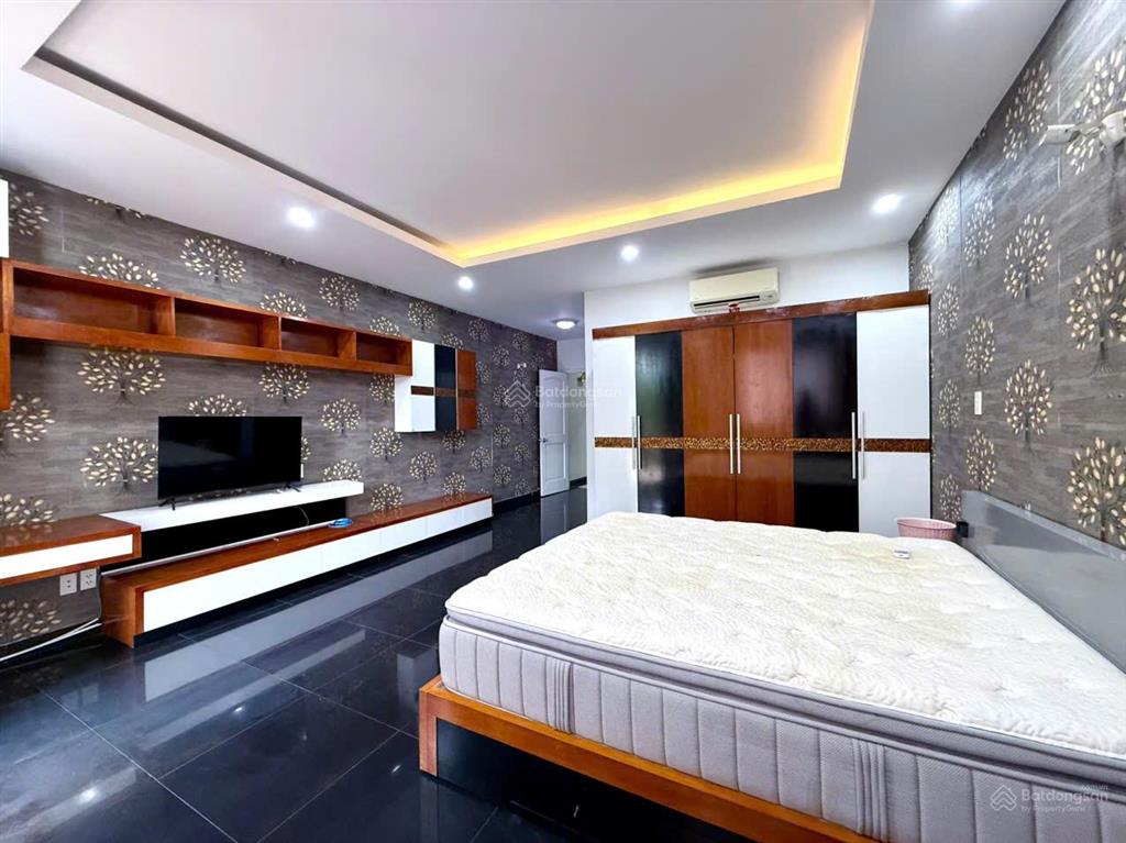 Bán căn nhà đẹp biệt thự liền kề vườn hướng nam tại the oasis kdc việt sing.  0909 901 ***