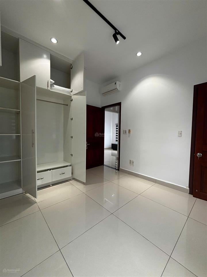 Cho thuê villa song lập 300m2 tại the oasis kdc việt sing cạnh aeon mall  0909 901 ***