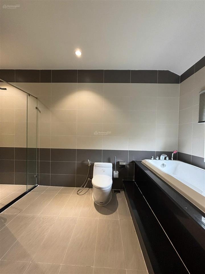 Cho thuê villa song lập 300m2 tại the oasis kdc việt sing cạnh aeon mall  0909 901 ***