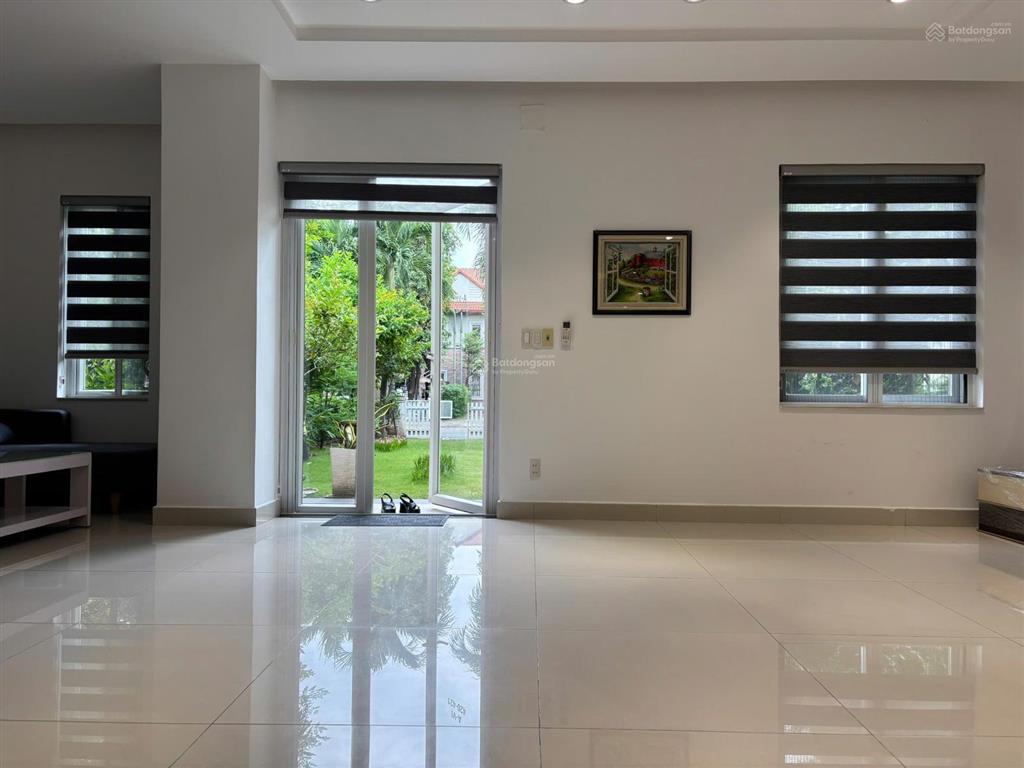 Cho thuê villa song lập 300m2 tại the oasis kdc việt sing cạnh aeon mall  0909 901 ***