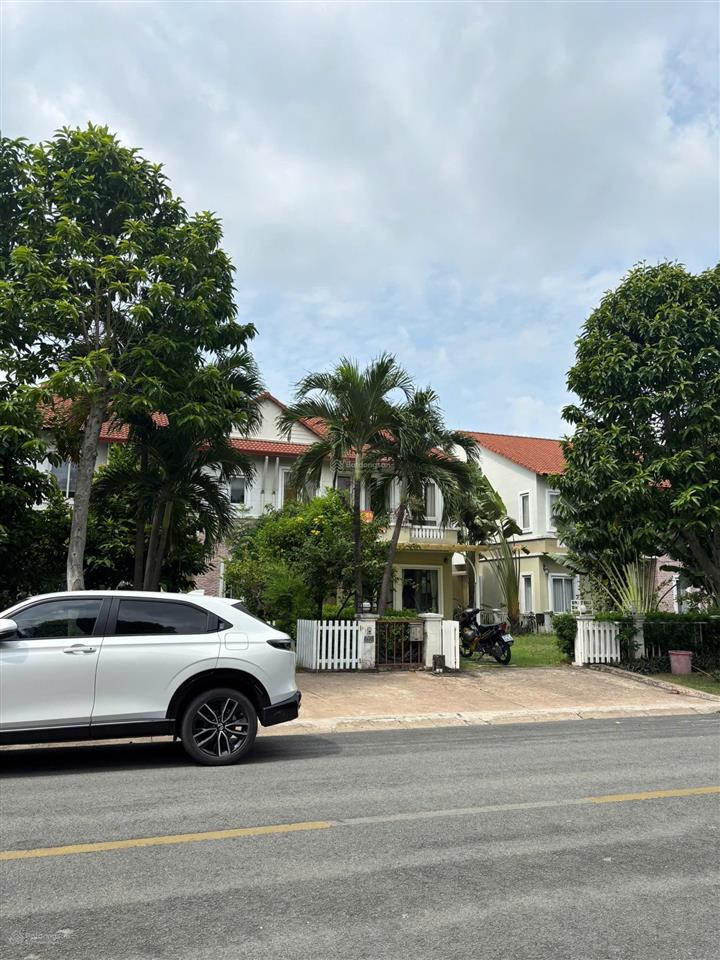 Cho thuê villa song lập 300m2 tại the oasis kdc việt sing cạnh aeon mall  0909 901 ***