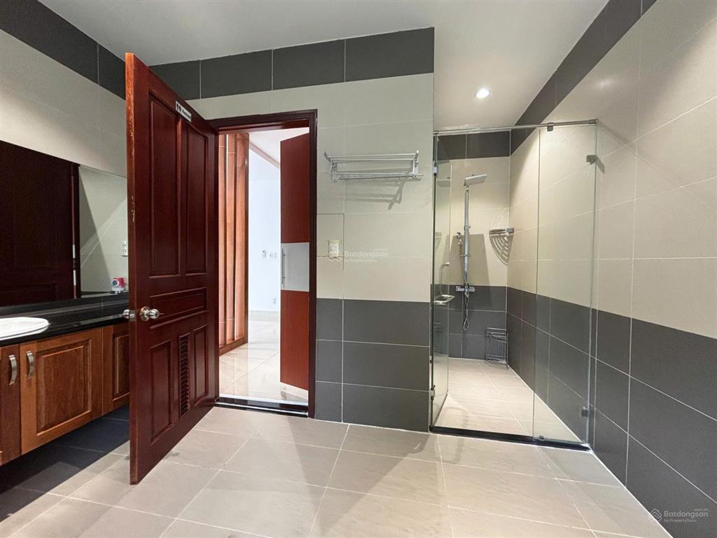Cho thuê villa song lập 300m2 tại the oasis kdc việt sing cạnh aeon mall  0909 901 ***