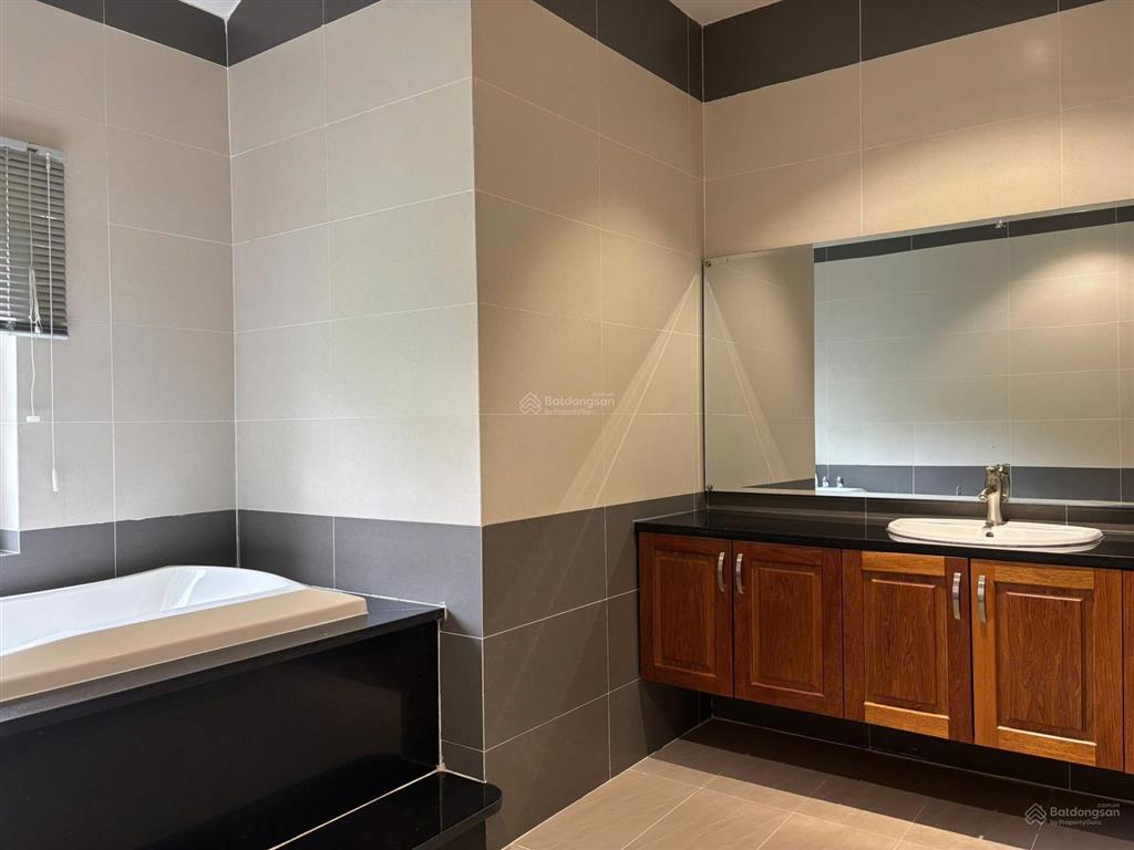 Cho thuê villa song lập 300m2 tại the oasis kdc việt sing cạnh aeon mall  0909 901 ***