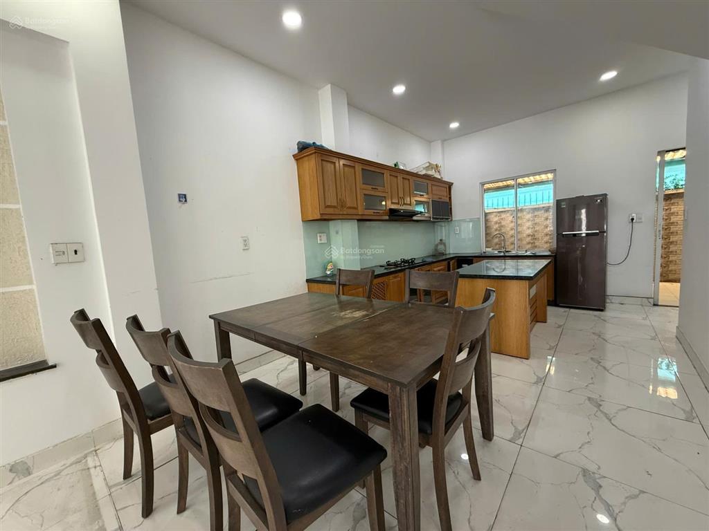Cho thuê căn biệt thự liền kề vườn 150m2 oasis 3 kdc việt sing  em 0909 901 ***