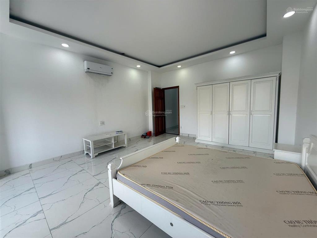 Cho thuê căn biệt thự liền kề vườn 150m2 oasis 3 kdc việt sing  em 0909 901 ***