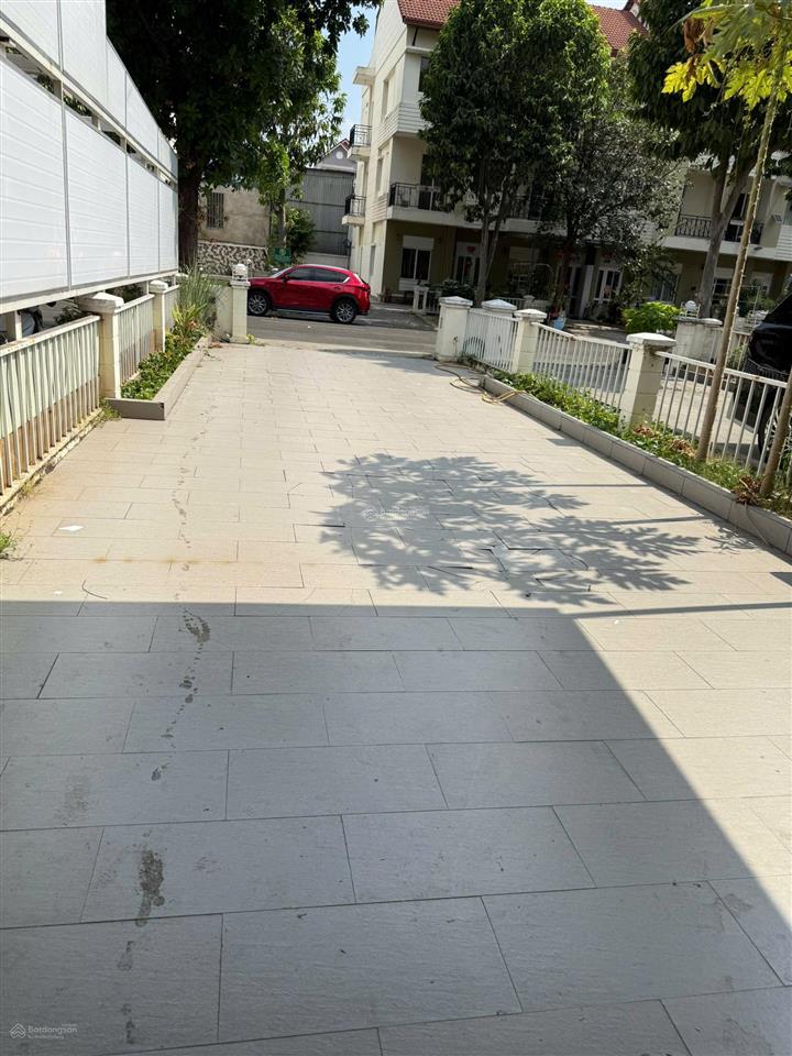 Cho thuê căn biệt thự liền kề vườn 150m2 oasis 3 kdc việt sing  em 0909 901 ***